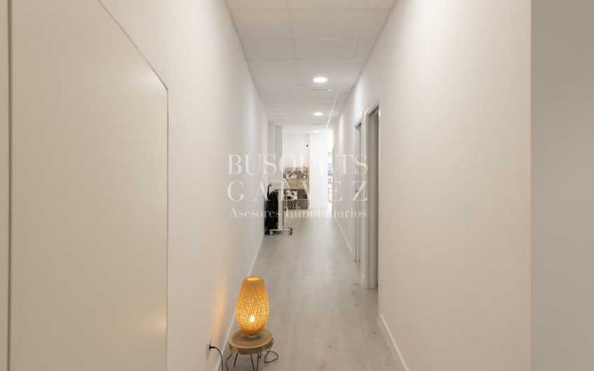 Oficina cerca de Plaça Francesc Macià