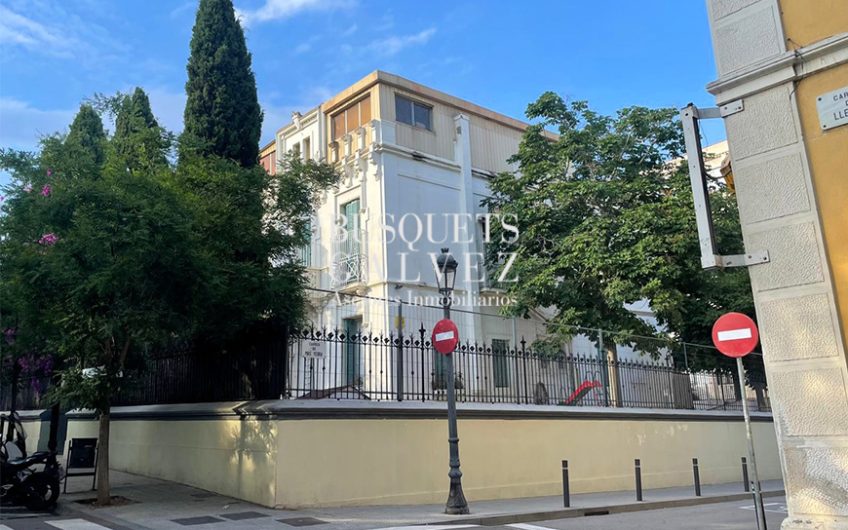 Edificio corporativo junto a Av. Tibidabo